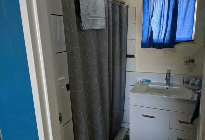 Семейный Номер, Harrington Village Motel