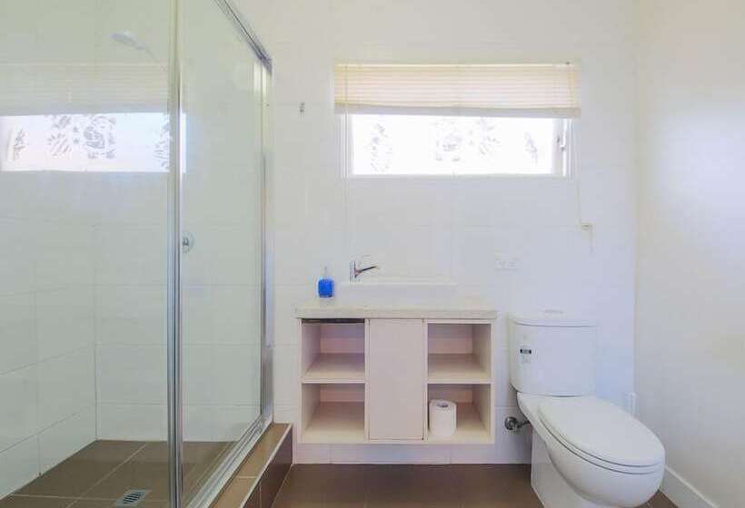 패밀리 룸, Marlin Motel