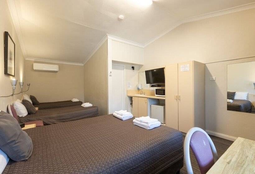 패밀리 룸, Mittagong Motel