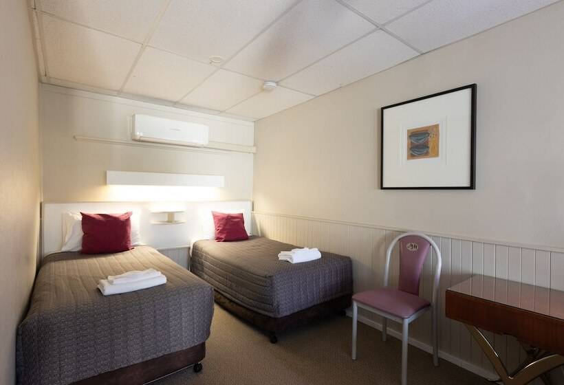 패밀리 룸, Mittagong Motel