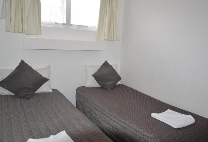 패밀리 스위트, Mittagong Motel