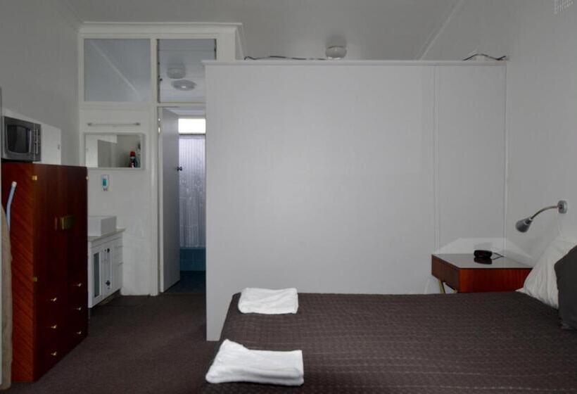 패밀리 스위트, Mittagong Motel
