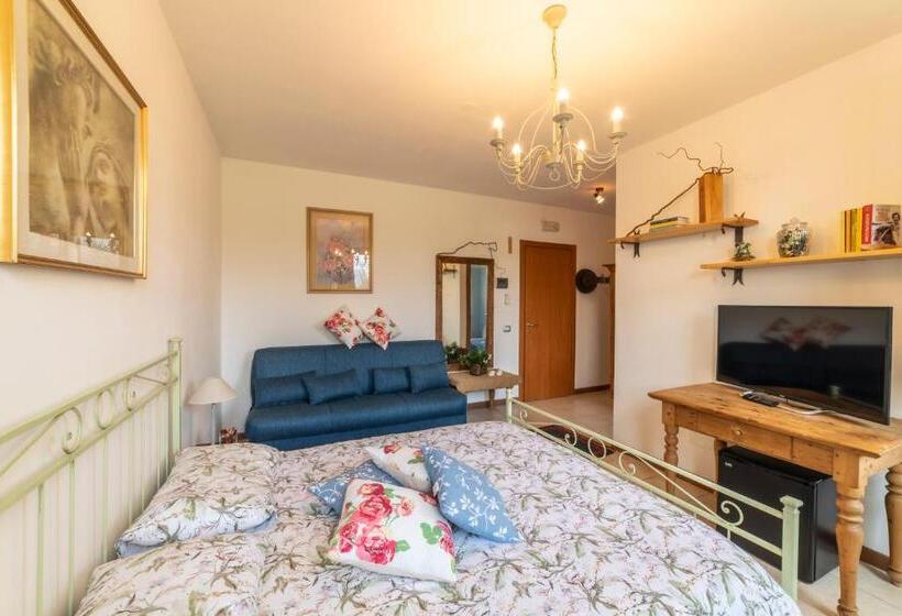اتاق ساده سه‌ نفره, Agriturismo Al Botteniga