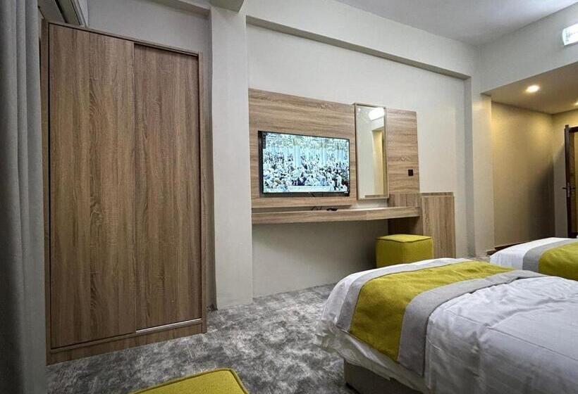 اتاق لوکس چهار تخته, Madinah Deluxe