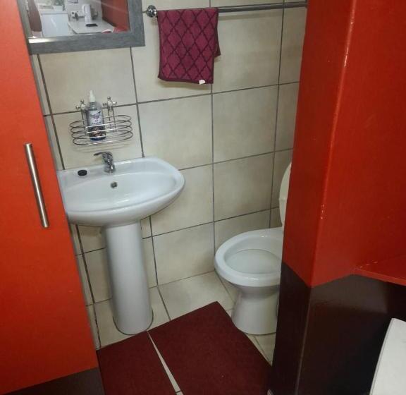 标准三人间, Charis Guesthouse