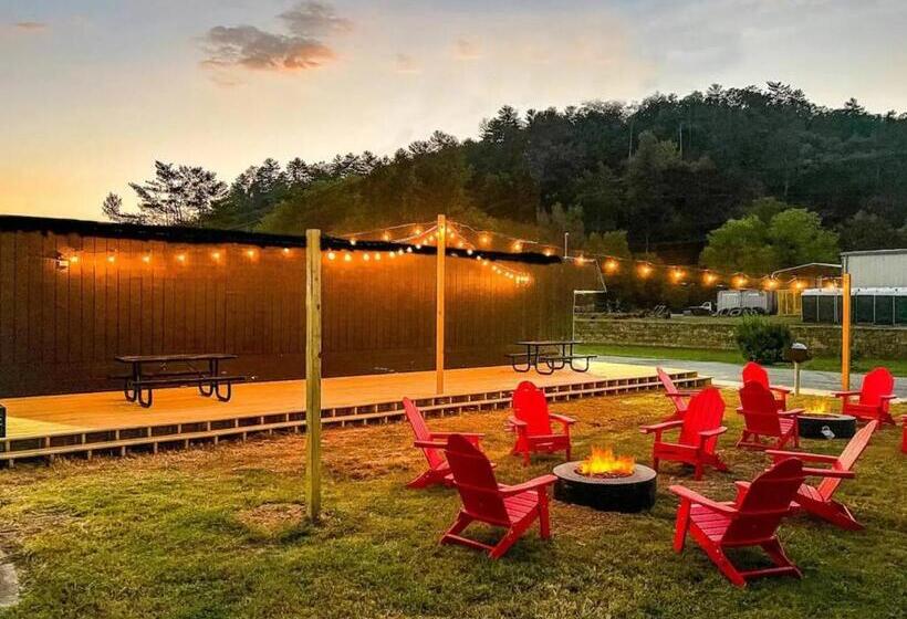 스탠다드 스튜디오, Wildflower Room At The Trailblazer Unit 11