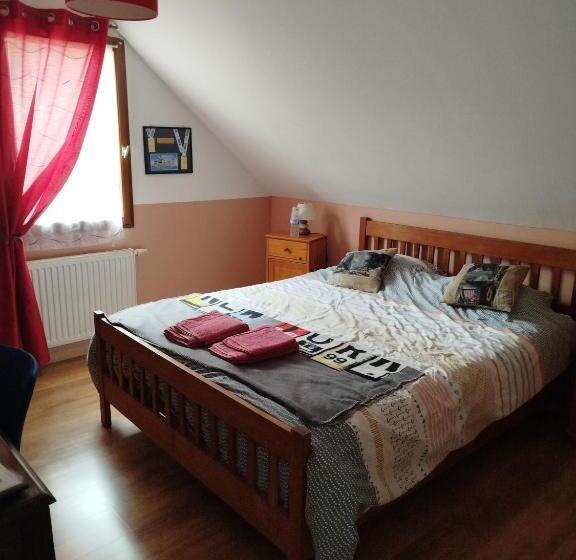Номер Стандарт Вид на Горы, Chambre Rouge Dans Maison Avec Parking