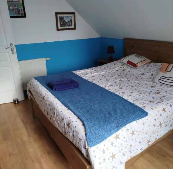Номер Стандарт с Балконом, Chambre Rouge Dans Maison Avec Parking