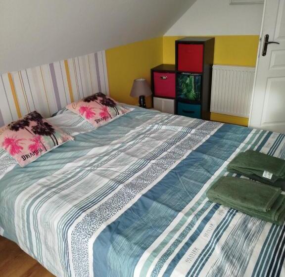 Номер Стандарт Вид на Сад, Chambre Rouge Dans Maison Avec Parking