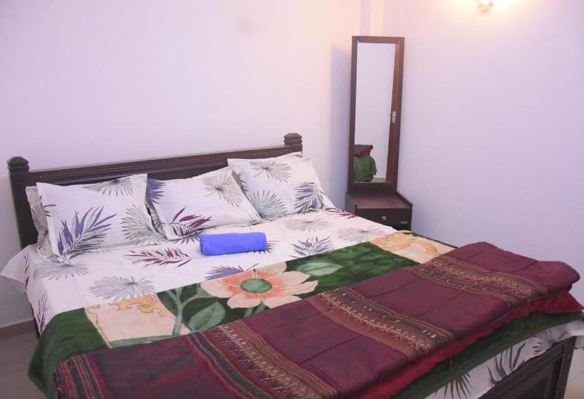 带共用浴室的标准房间, Brindha Room S