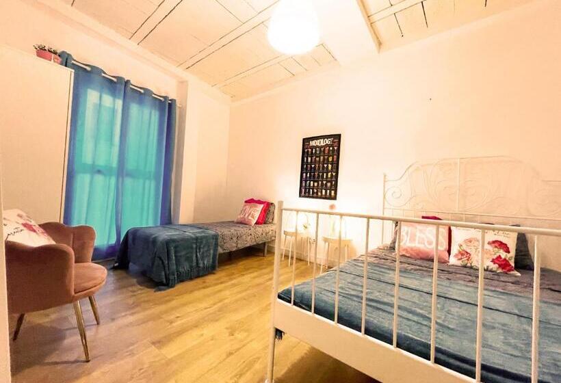 Номер Стандарт Трехместный, Gothic Near The Beach Rooms