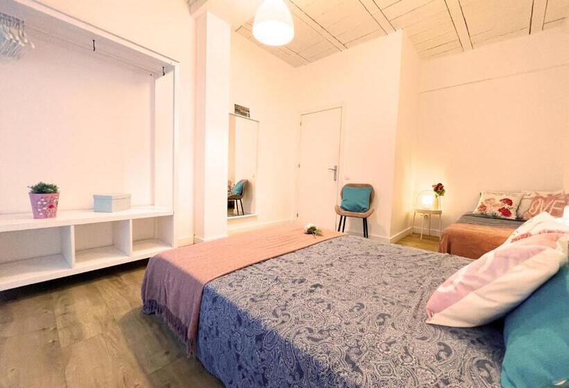 Трежместный Номер Economy, Gothic Near The Beach Rooms