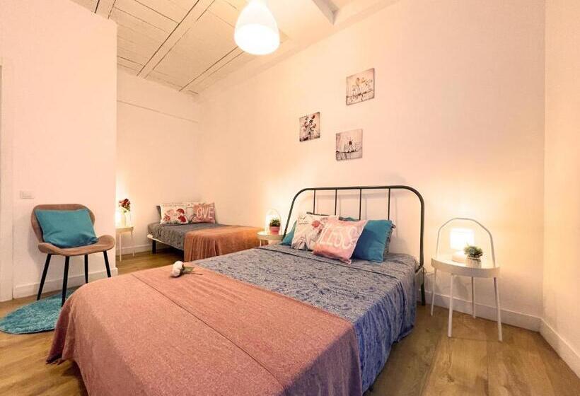 Трежместный Номер Economy, Gothic Near The Beach Rooms