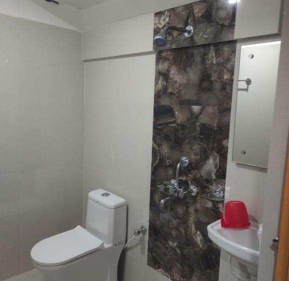 اتاق لوکس با تخت بزرگ, Tara Lodge Grand Road Puri   Near Jagannath Temple   Best Location