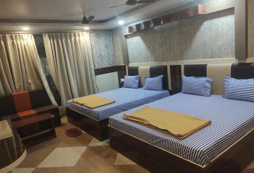 اتاق سوپریور چهار تخته, Tara Lodge Grand Road Puri   Near Jagannath Temple   Best Location