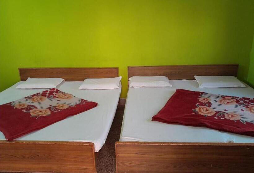 غرفة ديلوكس رباعية, Gayatri Guest House Haridwar Near Railway Station   Ganga Ghat   Best Hotel In Haridwar