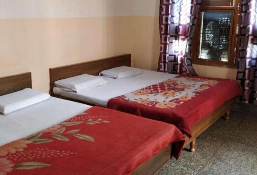 غرفة ديلوكس رباعية, Gayatri Guest House Haridwar Near Railway Station   Ganga Ghat   Best Hotel In Haridwar