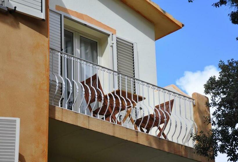 اتاق استاندارد سه نفره, Villa Agnese