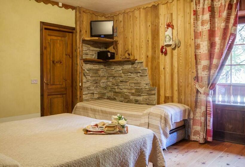 חדר סטנדרטי לשלושה עם נוף, Albergo Boule De Neige