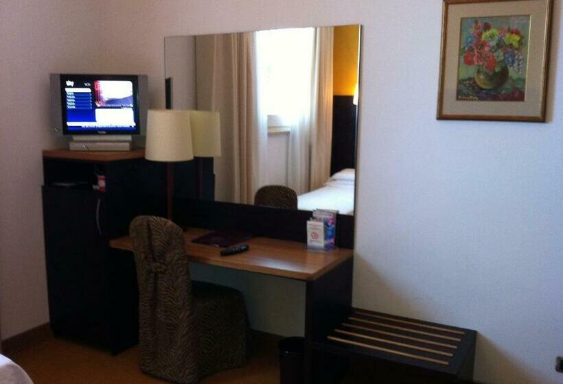 Quarto Triplo Estandar, Villa Alessandra