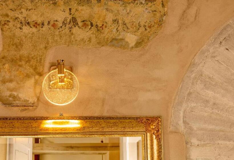 キングサイズベッドのデラックスルーム, Palazzo Falcinelli Luxury Room In Montepulciano Center With Elevator