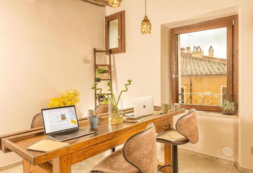 デラックスルーム, Palazzo Falcinelli Luxury Room In Montepulciano Center With Elevator