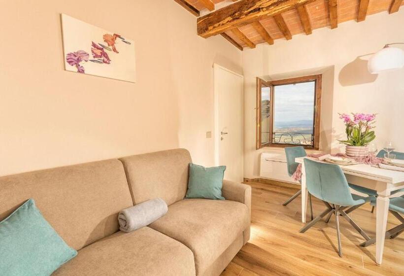 景色の見えるトリプルスタンダードルーム, Palazzo Falcinelli Luxury Room In Montepulciano Center With Elevator