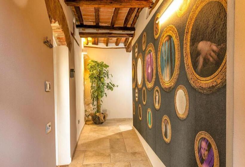 景色の見えるトリプルスタンダードルーム, Palazzo Falcinelli Luxury Room In Montepulciano Center With Elevator