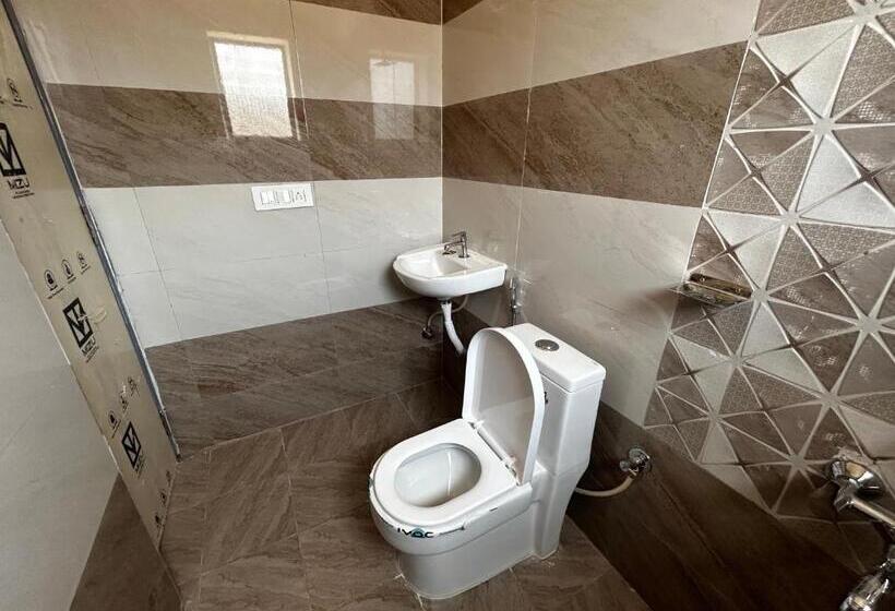 Кровать в Общей Комнате, Lostel   Backpacker Hostel