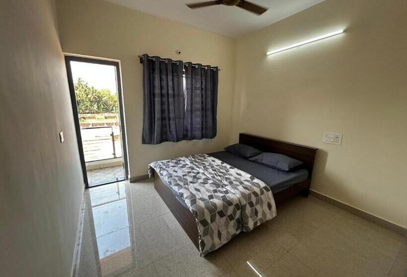 Номер Стандарт с Балконом, Lostel   Backpacker Hostel