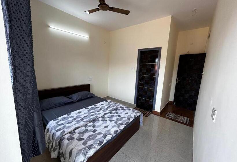 Номер Стандарт, Lostel   Backpacker Hostel