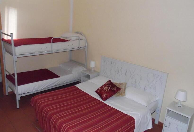 Номер Стандарт Трехместный, Agorà Hostel