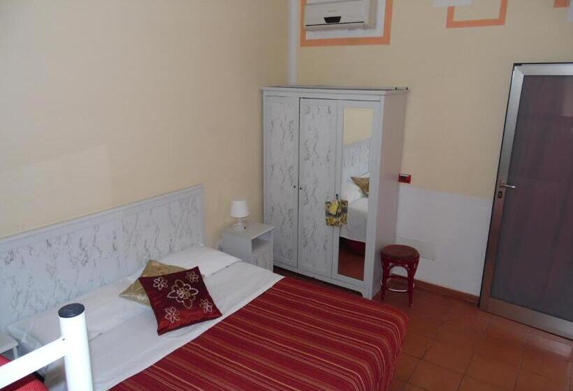 Номер Стандарт Трехместный, Agorà Hostel