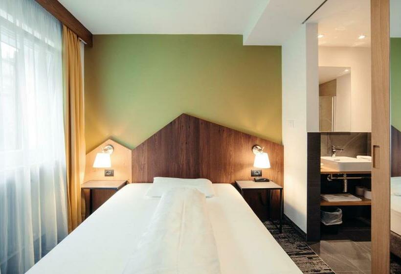Classic room with balcony, Ludwigshof & Luvina
