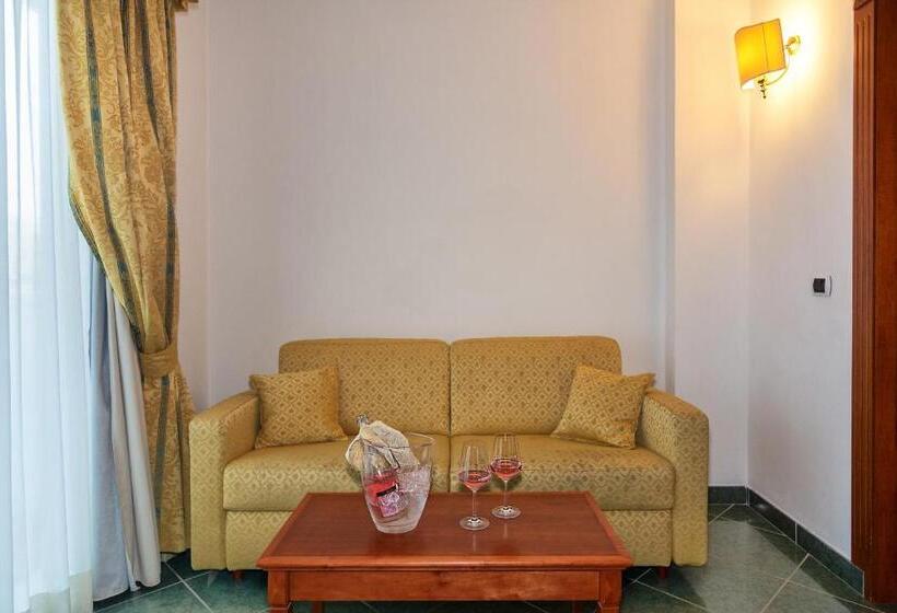 Quarto Superior Quádruplo, Residence Villa Marzia