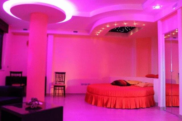 جناح, Sette E Mezzo