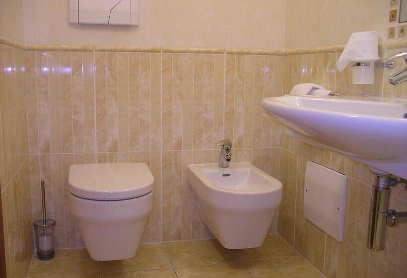 غرفة قياسية فردية, Sette E Mezzo