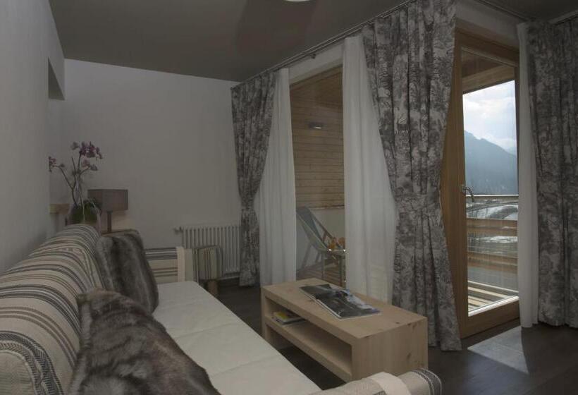 سوئیت با بالکن, Nature Wellness Hotel Renato