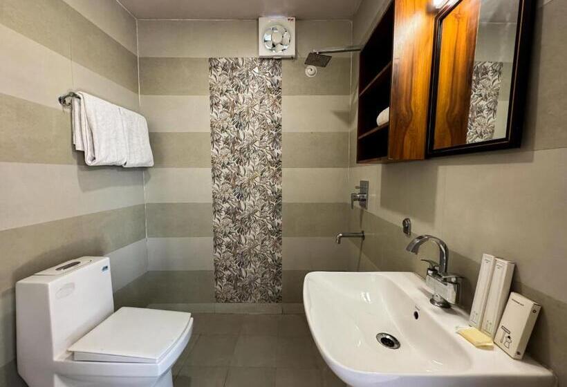 스탠다드 룸 풀장 전망, Shelton Blu Resort Jim Corbett
