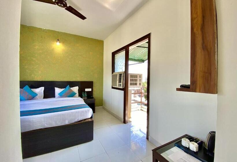 스탠다드 룸 풀장 전망, Shelton Blu Resort Jim Corbett