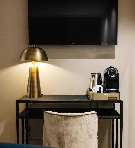 Family Suite, Blink