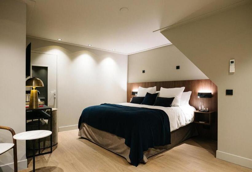 Family Suite, Blink