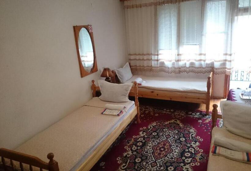 Трехместный Номер Стандарт с Балконом, Guest House Rosenovi