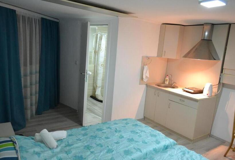 استودیوی استاندارد, Honey Home By Kostoski Inn
