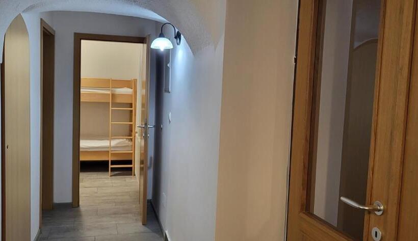 آپارتمان خانوادگی 2 خوابه, Rooms & Apartments Kepic, Airport Accomodation