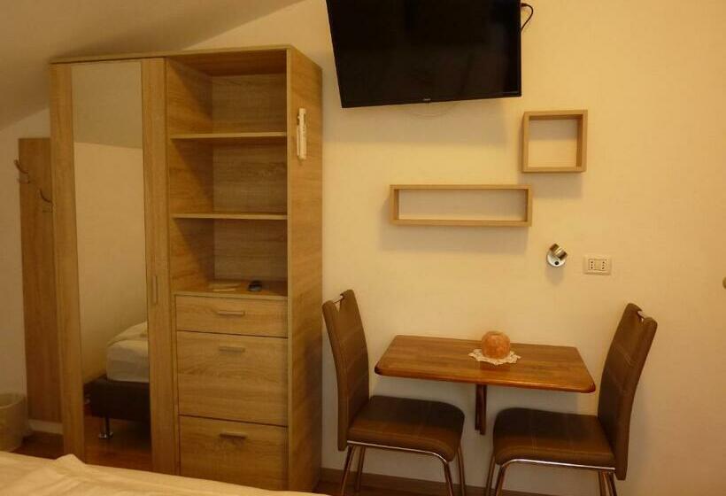 اتاق استاندارد سه نفره, Rooms Gril