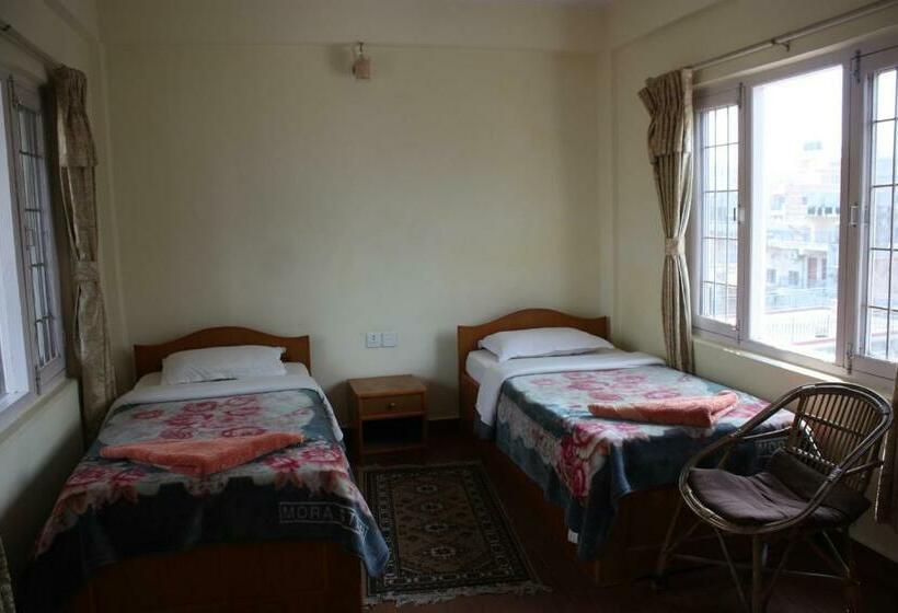 اتاق خانوادگی, Global Inn