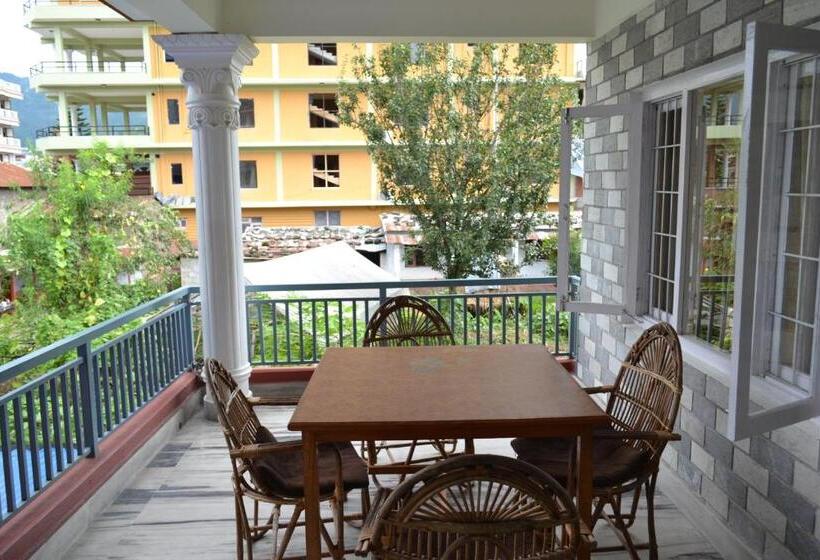 اتاق لوکس, Global Inn