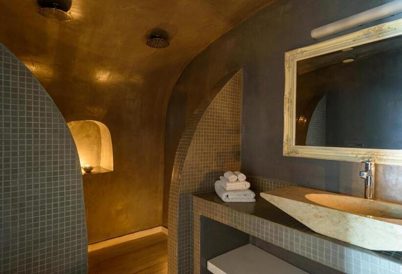 Suite Queen Bed, Senses Suites