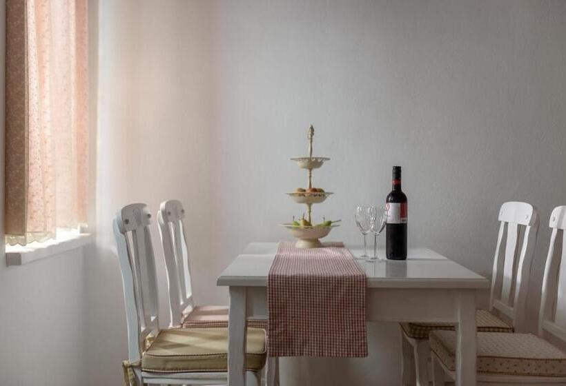 سوئیت با تخت بزرگ, Senses Suites